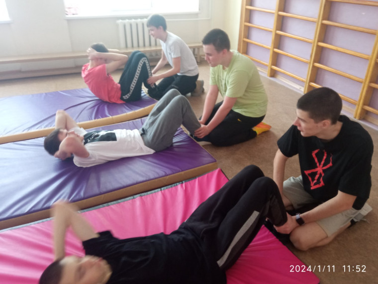 В лицее прошел спортивный квест "ГТО и МЫ", посвященный участникам СВО..